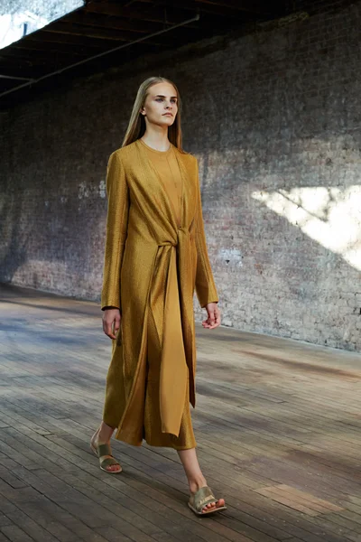 Look 1